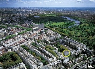 Corringham (in yellow circle) with Hyde Park in the background (click for larger image)